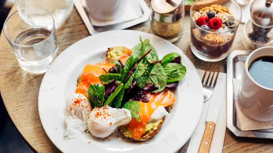 25 Tasty Snacks Featuring the Best Brain Foods