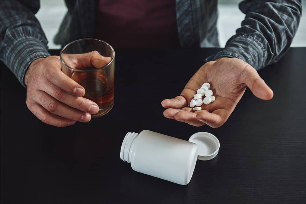 Can You Drink Alcohol and Take 5-HTP at The Same Time?