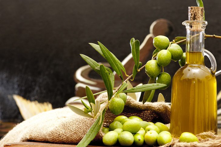 How Olive Oil Benefits Your Brain (& Smart Buying Tips)